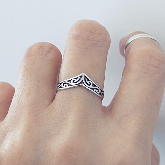 Sterling Silver Chevron Filigree Ring, V Shape Ring, Silver Rings, Swirls, Band - Picture 2 of 14
